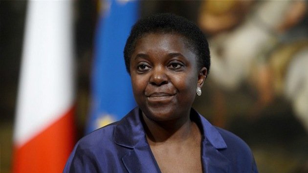 Ministra italiana de raza negra es objeto de burlas racistas en el país