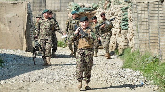 Las fuerzas afganas reciben el control de seguridad del país de manos de la OTAN