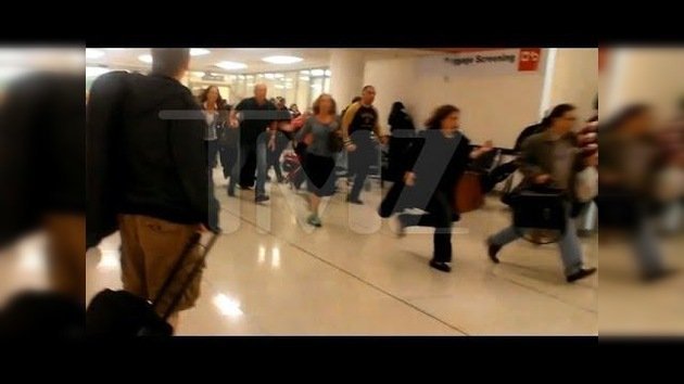 Pánico y caos en el Aeropuerto de Los Ángeles a causa de un tiroteo
