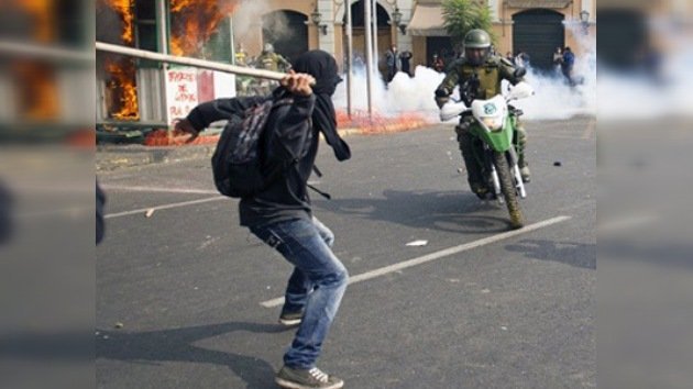 Los carabineros responden con violencia la 'resurrección' de los estudiantes chilenos