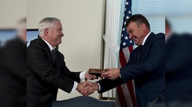 Ministros de Rusia y EE. UU. discutieron reformas a las fuerzas armadas