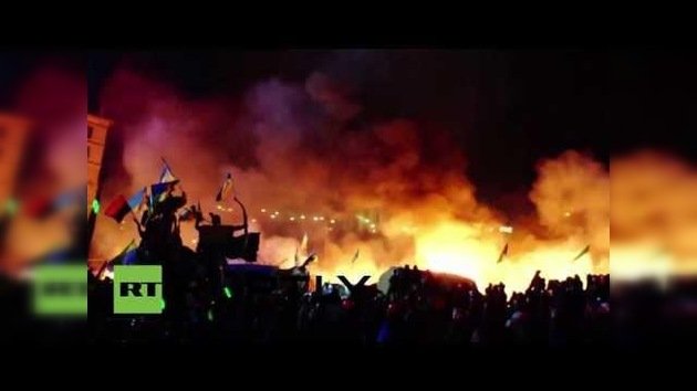 Arde Kiev: entre llamas y petardos, los antidisturbios tratan de dispersar a los manifestantes