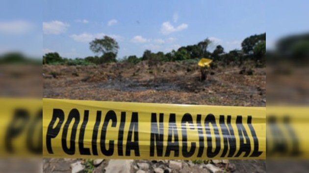 Mueren 8 policías colombianos al estrellarse un helicóptero