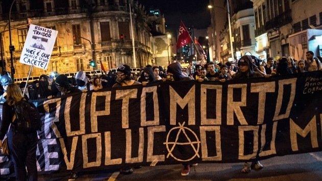 Los anarquistas de Black Bloc prometen desatar el caos en el Mundial de Brasil