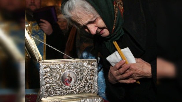 Miles de moscovitas, a la espera de un milagro de la Virgen