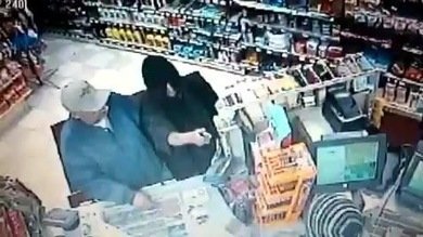 Reducen a un atracador con una llave de 'lucha libre'