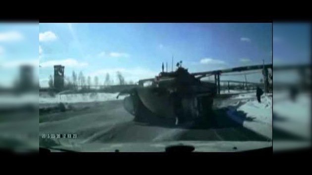 Otro tanque en las carreteras rusas