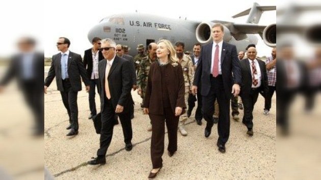 El recrudecimiento de los combates en Sirte da la bienvenida a Clinton