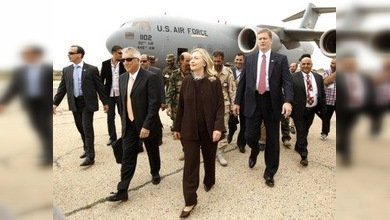 El recrudecimiento de los combates en Sirte da la bienvenida a Clinton