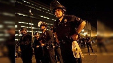 Investigan caso de brutalidad policial en un autobús californiano