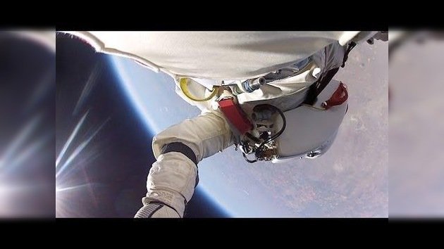'Gravity' en la vida real: Nuevo e increíble video en primera persona del salto desde el espacio