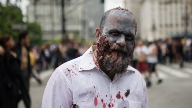 Botiquín de emergencia para sobrevivir a un apocalipsis zombi: ¡No se olvide las curitas!
