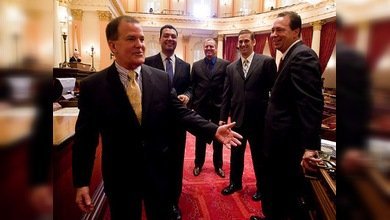 Un legislador opositor a los derechos de gays confiesa que es gay