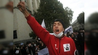 La oposición georgiana se enfrenta a la policía en Tbilisi