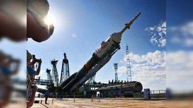 El cohete Soyuz ya apunta al cielo del Baikonur 