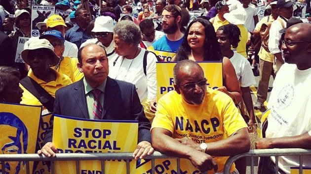 Nueva York protesta contra la discriminación de negros y latinos por la Policía