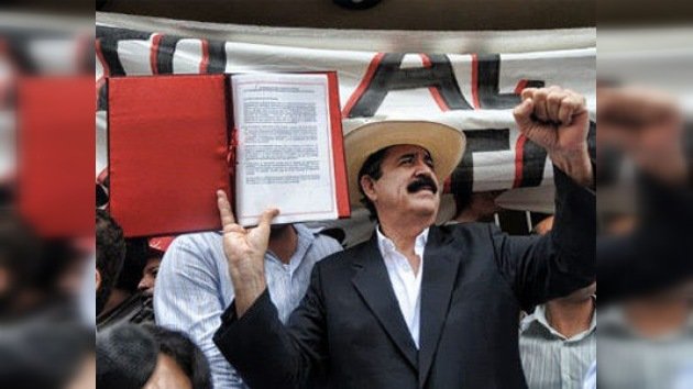 Manuel Zelaya protesta contra el incumplimiento del pacto de reconciliación