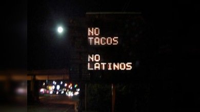 Un letrero racista aparece en autopista de Miami