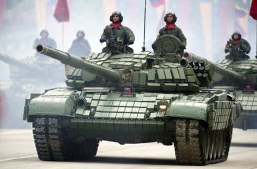 Tanques y cazas rusos en el desfile de Caracas por el 20º aniversario del golpe fallido