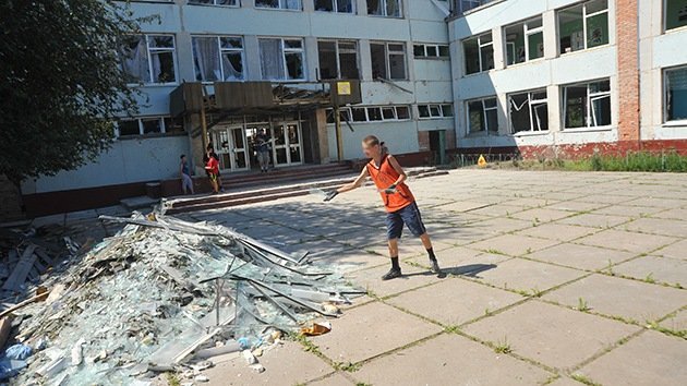 Aparecen en escuelas de Lugansk panfletos que amenazan con la destrucción de la ciudad