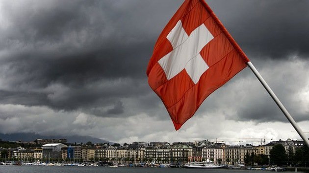 Multas para los bancos suizos que no denuncien a evasores de impuestos de EE.UU.