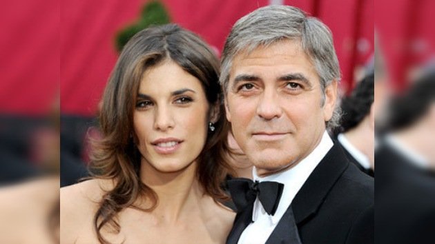La novia de Clooney acusada de adicción a las drogas y otros pecados peores