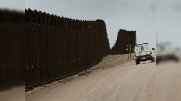 En Arizona, planean extender el muro fronterizo recurriendo a dinero donado por Internet