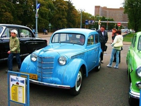 Exposición de coches retro por los 863 años de Moscú