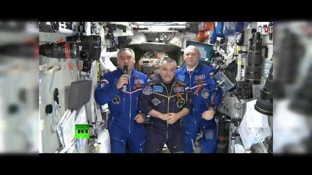 Cosmonautas de la EEI saludan desde el cosmos por el Día de la Victoria
