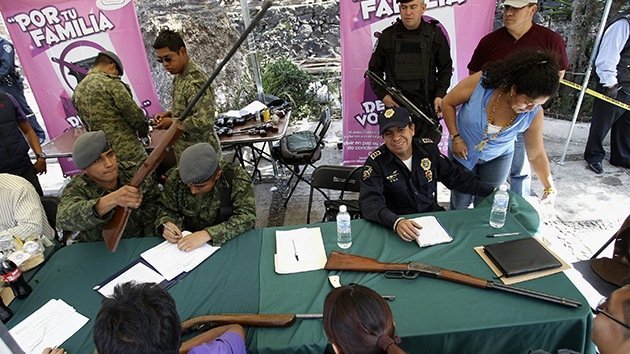 México canjea las armas de sus ciudadanos por ayuda económica