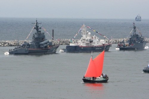 Rusia festeja el Día de la Marina a bombo y platillo