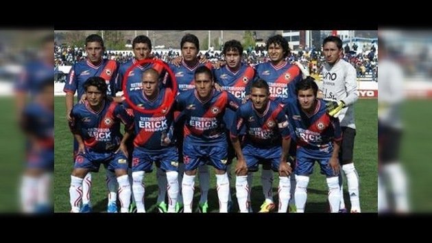 Un rayo alcanza a un futbolista durante un partido de la Copa Perú