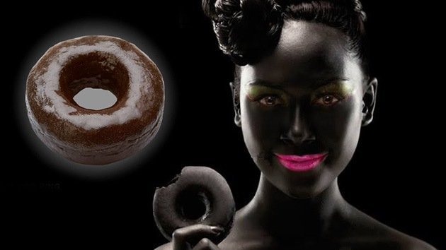 Dunkin' Donuts se disculpa por un anuncio "chocante y racista"