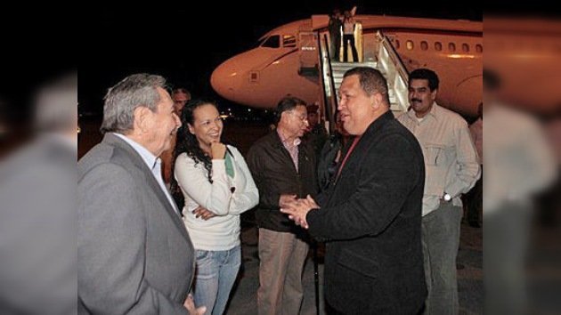 Hugo Chávez podría haber sido operado en Cuba, según medios locales