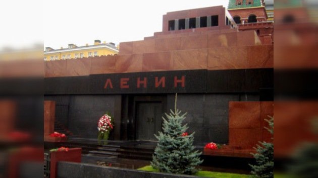 ¿Sacar o no sacar el cuerpo de Lenin de la Plaza Roja?