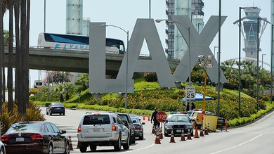 'Hackean' las pantallas de vuelos del aeropuerto internacional de Los Ángeles