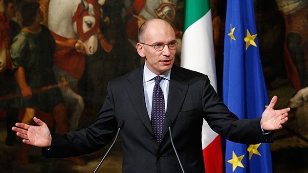 El primer ministro de Italia  anuncia su dimisión