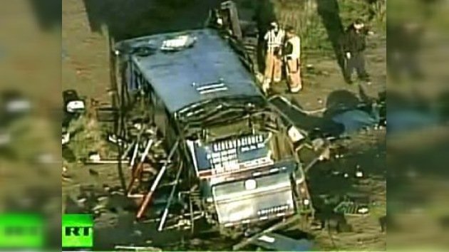 Omnibús volcado en Arizona dejó 6 muertos