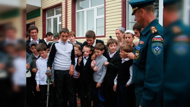 Los alumnos rusos comienzan el curso escolar en estaciones de bomberos