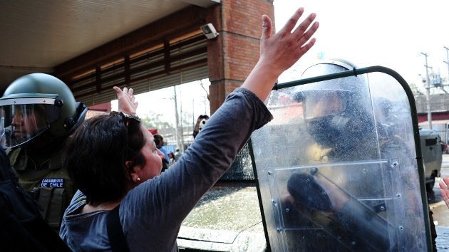 Los chilenos celebran el aniversario del golpe con duros disturbios