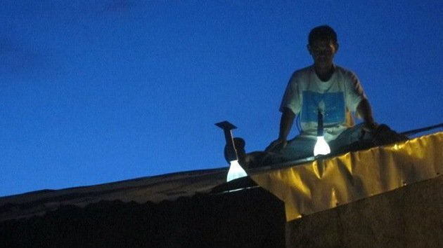 Un inventor con muchas luces: el creador de la 'botella luminosa', orgulloso de ser pobre