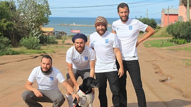 Hinchas ingleses completan un paseo de 1.966 kilómetros hasta la sede del Mundial
