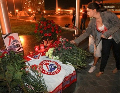 Los amantes del hockey lloran la muerte de los jugadores del Lokomotiv