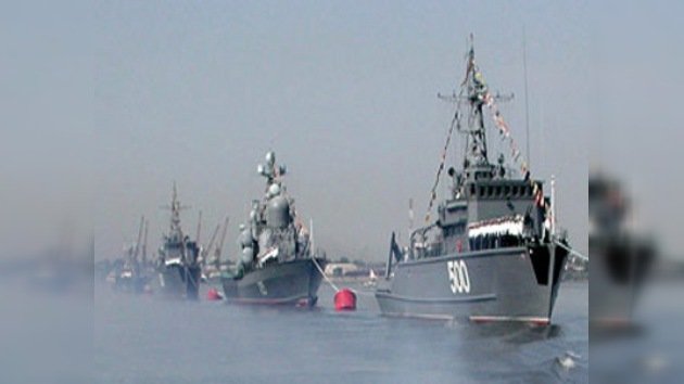 Buque de la Armada rusa escolta caravana internacional en el Golfo de Adén