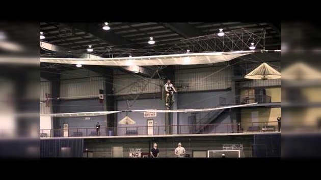 Video: Primer helicóptero a pedales que se mantiene en el aire más de un minuto