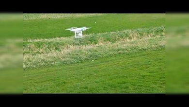 El dron dentista: le saca un diente a su hijo 'a control remoto'