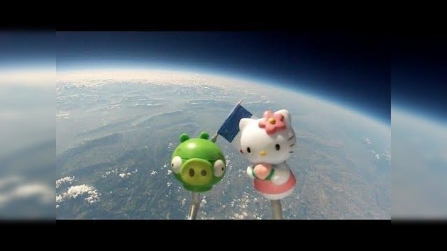 Padre manda los juguetes de sus hijos al espacio