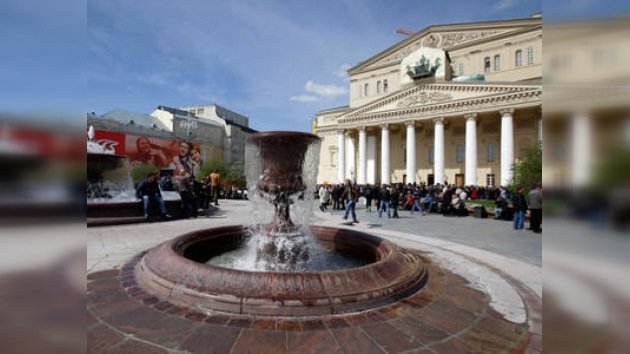 El teatro Bolshoi estrena remozada fachada