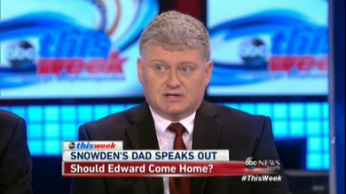 Padre de Snowden: "Mi hijo ha sacrificado más que Obama en toda su vida"