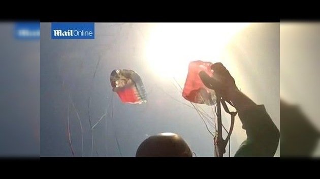 Dos parapentistas ‘vuelven a nacer’ al romperse su paracaídas en el aire